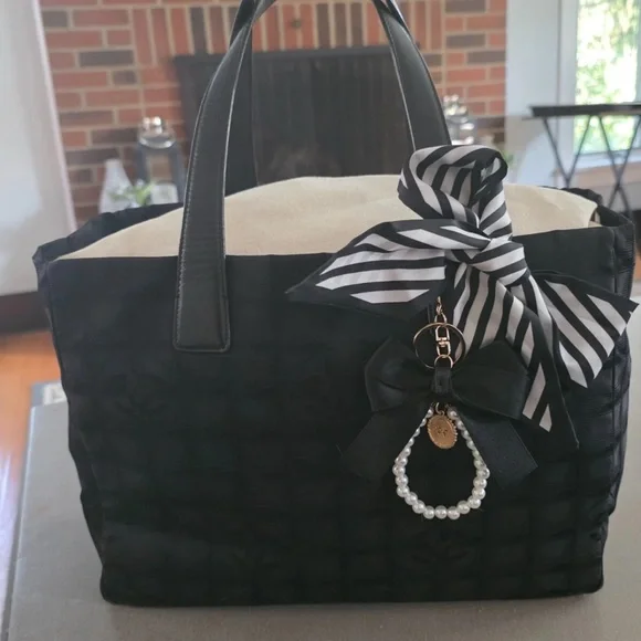 CHANEL Black Travel Line Quilted Bag and Wallet with Generic Bow - Picture 2 of 10